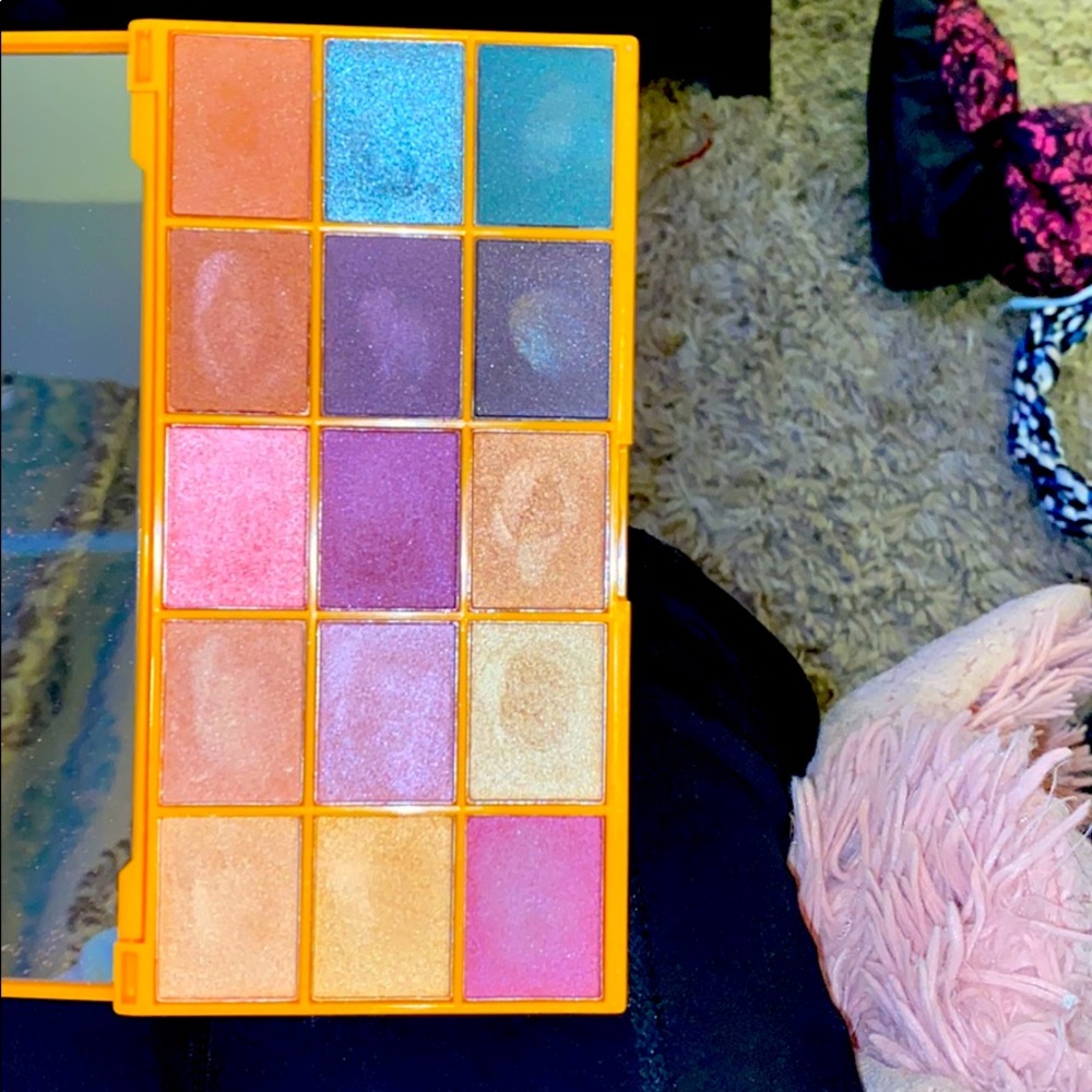 15 shade eyeshadow pallete